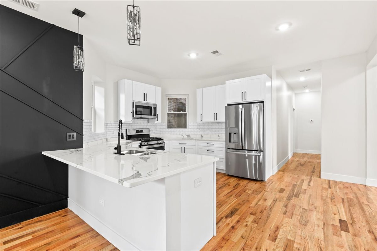 Breakfast Bar - 6128 S Rhodes Ave