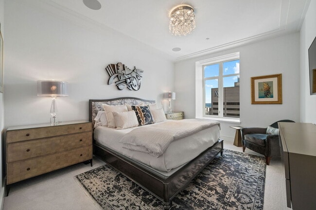 Building Photo - 118 E Erie St