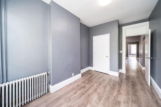 Building Photo - 122 Mallory Ave