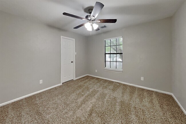 Building Photo - 3323 Colonel Ct Dr