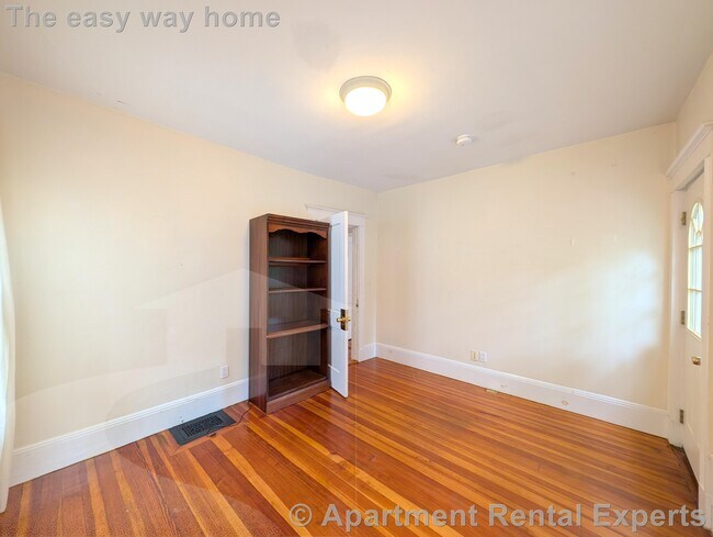 Building Photo - 41 Ossipee Rd