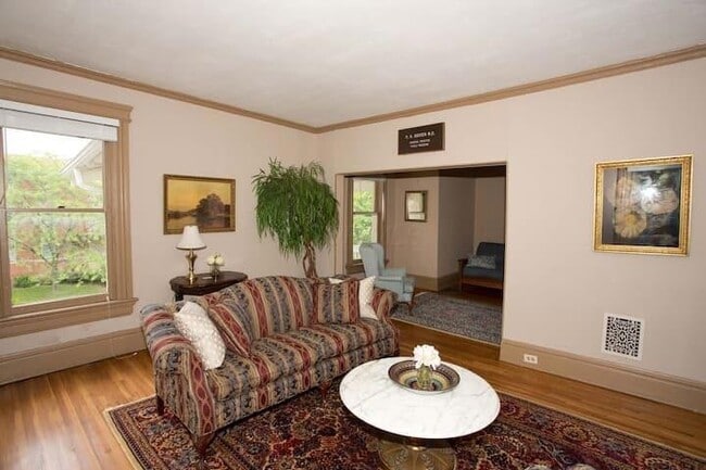 Building Photo - 705 Bryden Rd