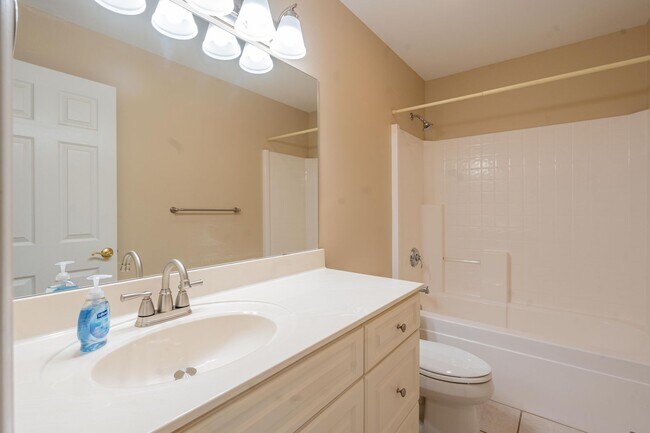 Building Photo - 1833 Waters Edge Dr