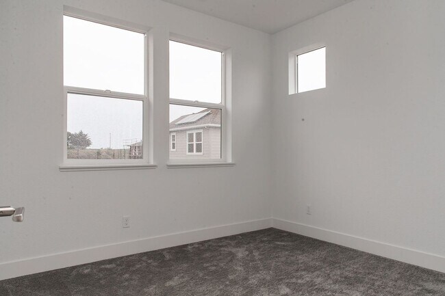 Building Photo - Home is occupied and not able to be shown ...