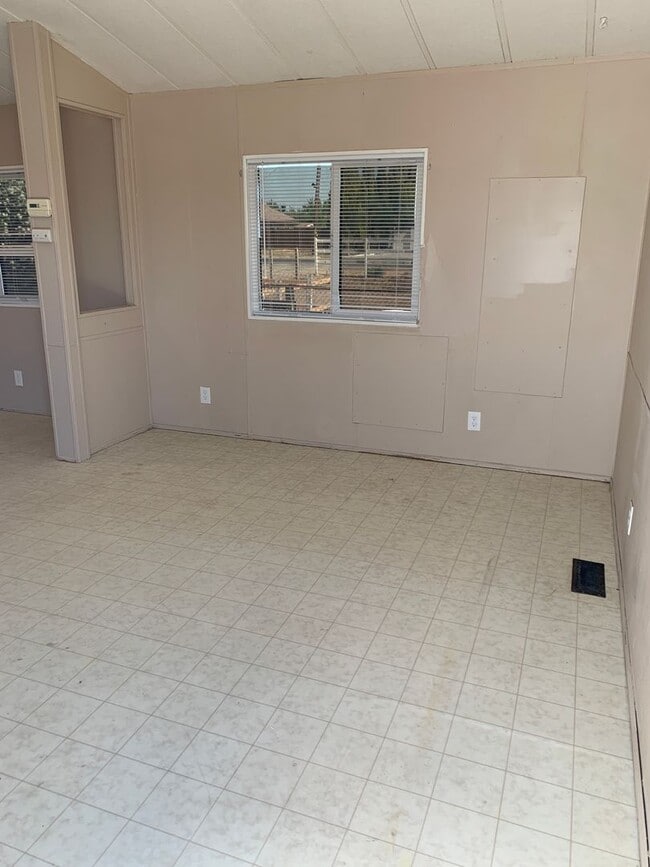 Building Photo - Comfy mobile home in Manteca