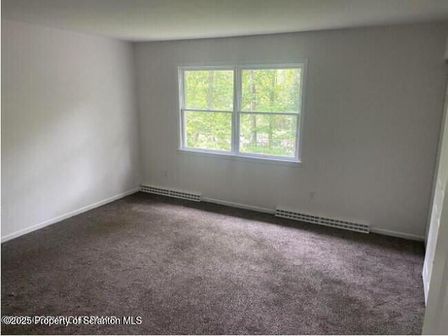 Building Photo - 1273 Chateau Dr