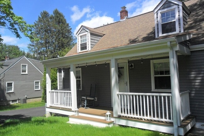 Building Photo - 141 Myrtle St