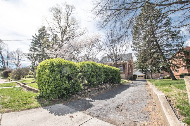 DRIVEWAY TO PARKING VIEW 2 - 813 N Market St