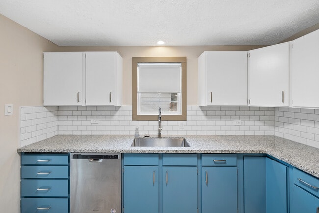 Building Photo - 5737 SE Harold St