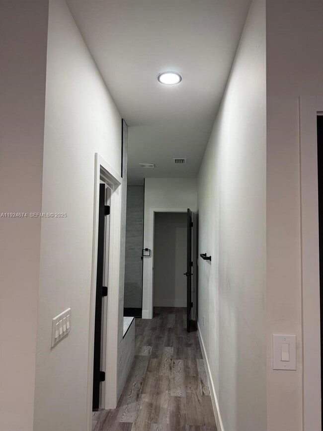 Building Photo - 710 Bedford Point Ave