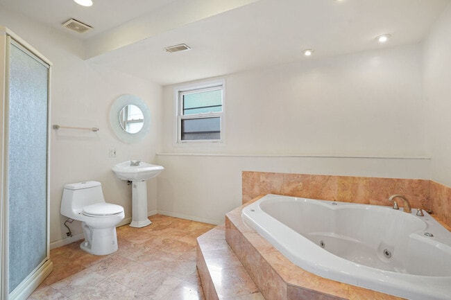 Building Photo - 2614 La Brecque Dr