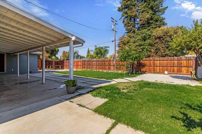 Building Photo - 2825 Westchester Ln