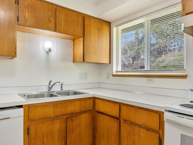 Building Photo - 1525 7th St