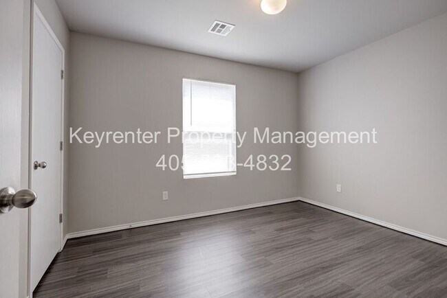 Building Photo - 3516 SE 94th St