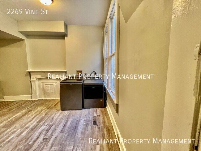 Building Photo - 2269 Vine St