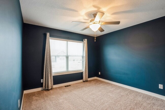 Building Photo - TERRIFIC LOCATION!!  2 Bedroom, 2 Bathroom Townhome in Ankeny