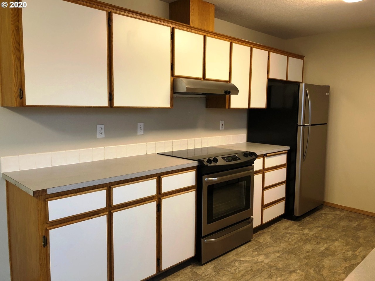 2-3b2b Kitchen2 - 16049 SE Caruthers St
