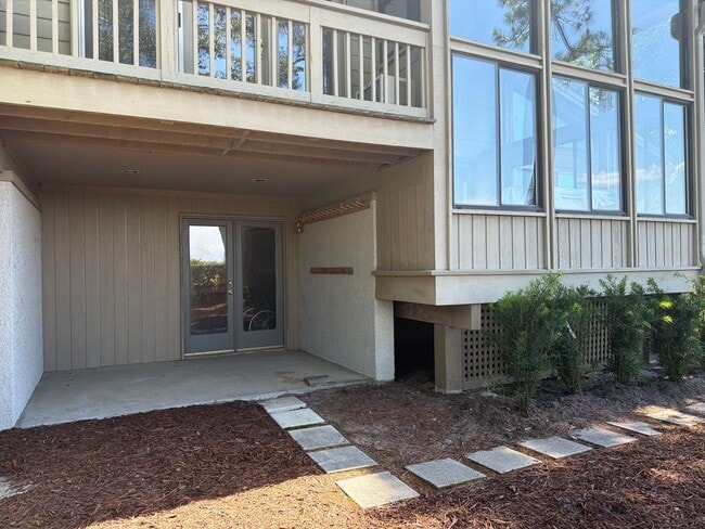 Building Photo - Beautiful Furnished Marsh Front Home - 6 mo Lease Term
