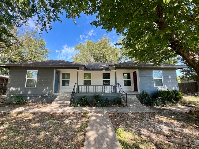 Building Photo - 1505 Maple Dr