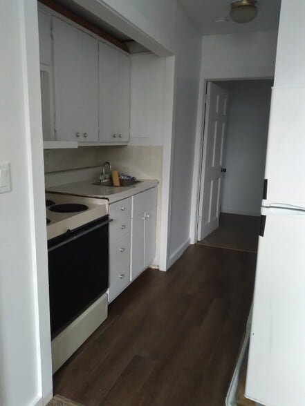 Galley Kitchen - 607-615 Main St
