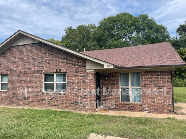 Primary Photo - 1520 Andrew St