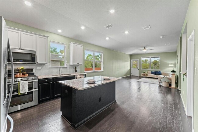 Building Photo - 416 Gabrielle Anne Dr