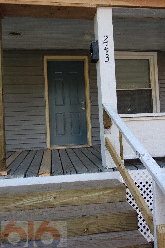 Building Photo - 243 Valley Ave NW