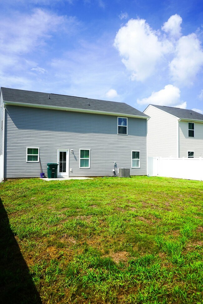 Building Photo - 184 Browband St