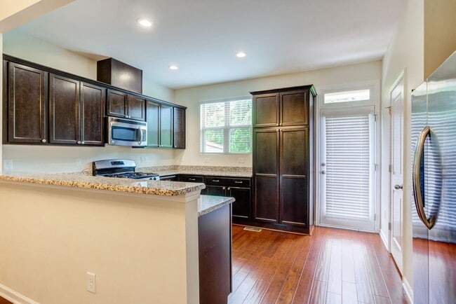 Building Photo - Townhome minutes from Lenovo Center: Available September 10th