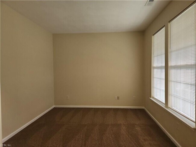 Building Photo - RENTAL