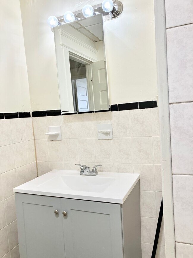 Building Photo - DICKERMAN