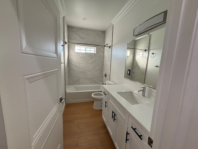 Building Photo - Beautifully Remodeled 3-Bedroom Upstairs H...