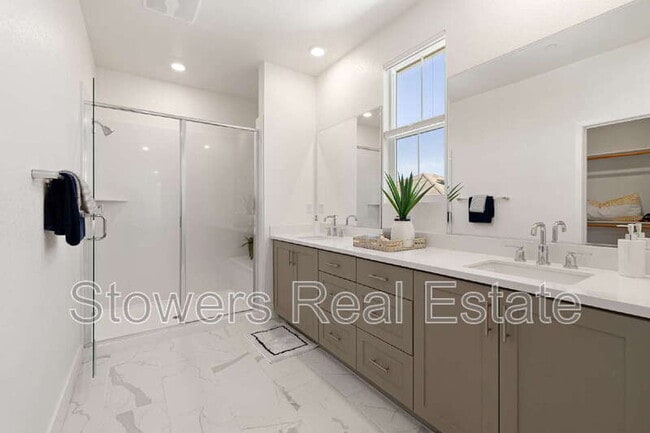 Building Photo - 2428 Periwinkle Pl