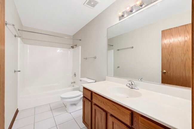 Building Photo - 1015 Claremont Dr