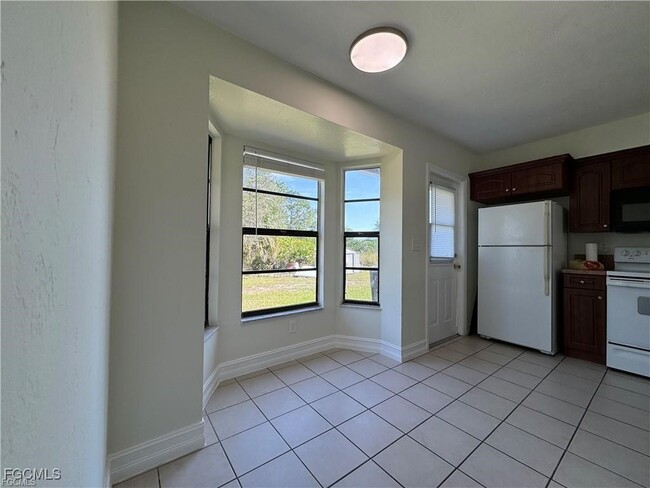 Building Photo - 647 Homestead Rd S