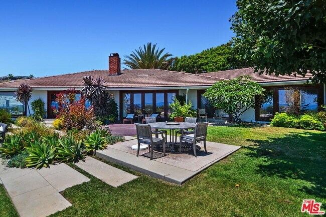 Building Photo - 1166 Las Pulgas Pl