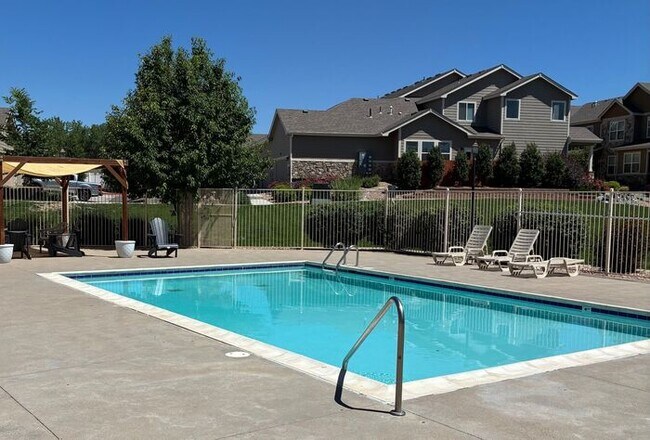 Building Photo - ***2 WEEKS FREE***West Greeley Spacious Townhome With New Carpet!