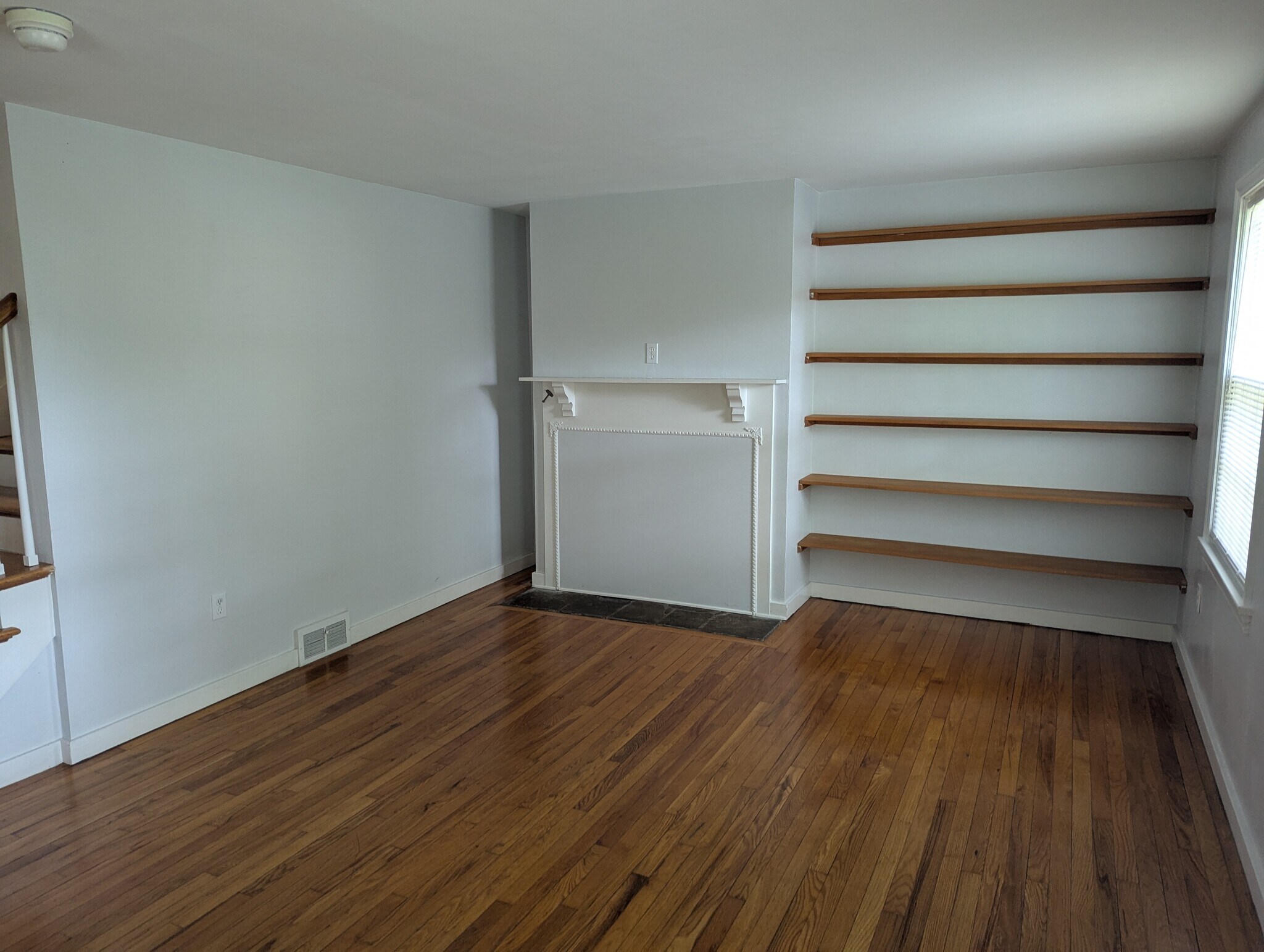 Living Room - 208 Easterly Pky