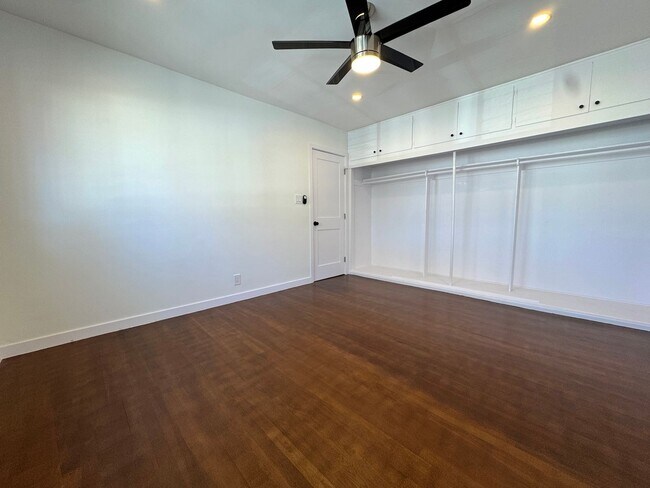 Building Photo - Fully Renovated 2-Bedroom in Prime West Ho...