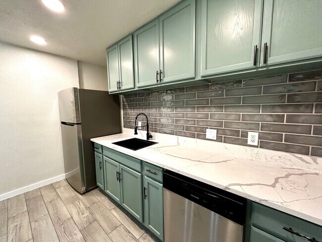 Building Photo - 1005 W MLK #A