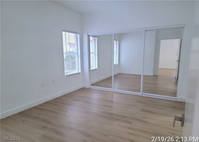 Building Photo - 3400 Cabana Dr