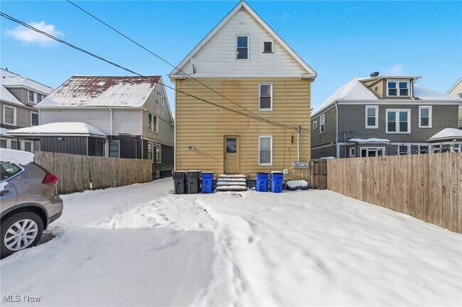 Building Photo - 1323 W 89th St