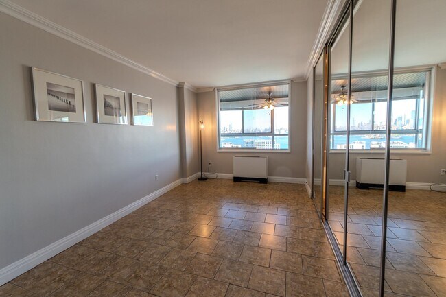 Building Photo - 380 Mountain Rd