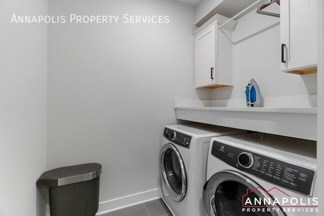 Building Photo - 285 West St