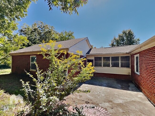 Building Photo - 4922 Statesville Rd