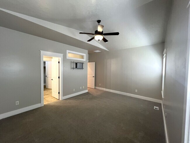 Building Photo - Gorgeous 4 bed 3 bath home in Meridian, ju...