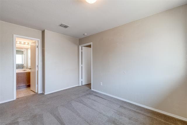 Building Photo - 2326 Kingsway Dr