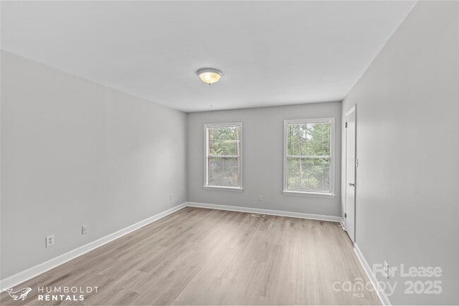 Building Photo - 301 Eagle Rd