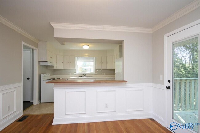 Building Photo - 403 Arthur St NW