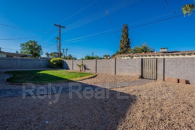 Building Photo - 8416 E Rancho Vista Dr